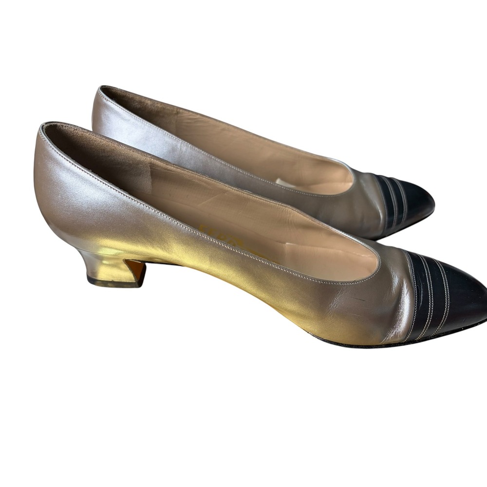 Salvatore Ferragamo Womens Champagne Navy Blue Cap Toe Leather Pumps Size 8 B - Picture 2 of 8